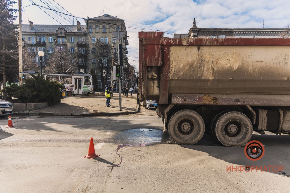 На пересечении улицы Сечевых Стрельцов и проспекта Дмитрия Яворницкого случилось ДТП