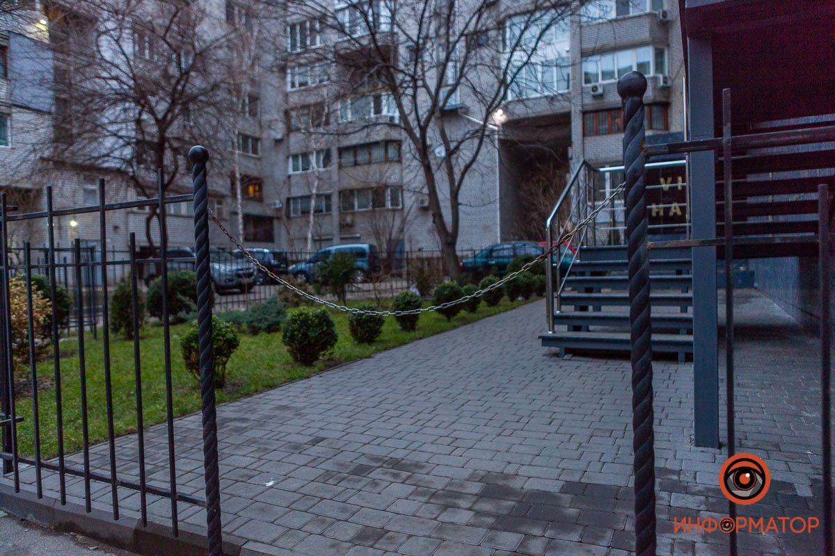 Город пытается проснуться Город пытается проснуться