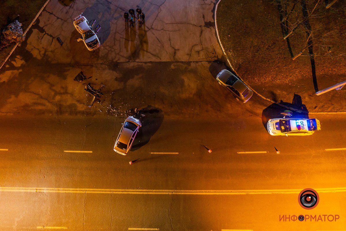 В Днепре на Космической столкнулись Daewoo и Chevrolet: пострадали мужчина и женщина 4