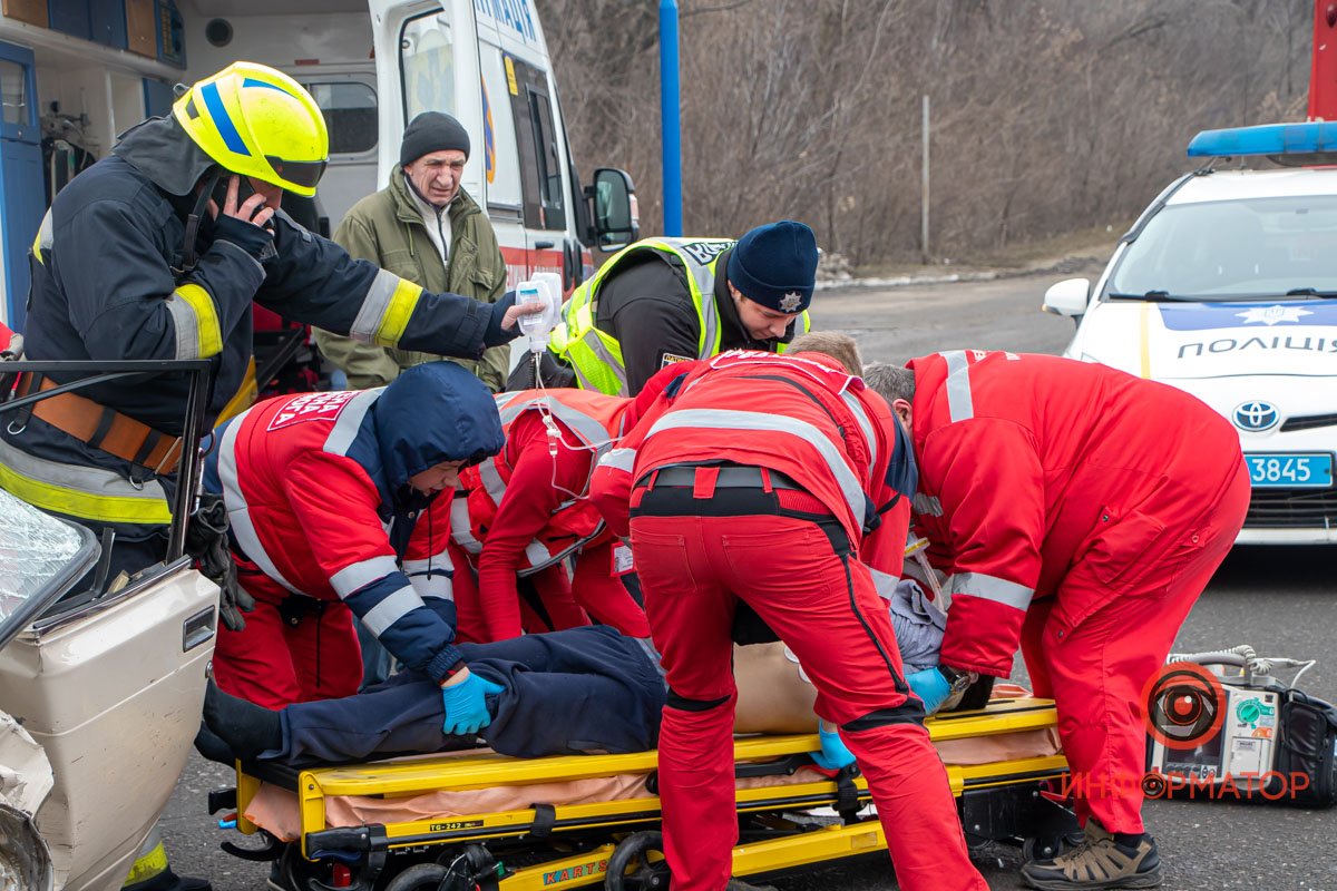 Как только пулс появился, мужчину погрузили в реанимобиль и госпитализировали Как только пулс появился, мужчину погрузили в реанимобиль и госпитализировали