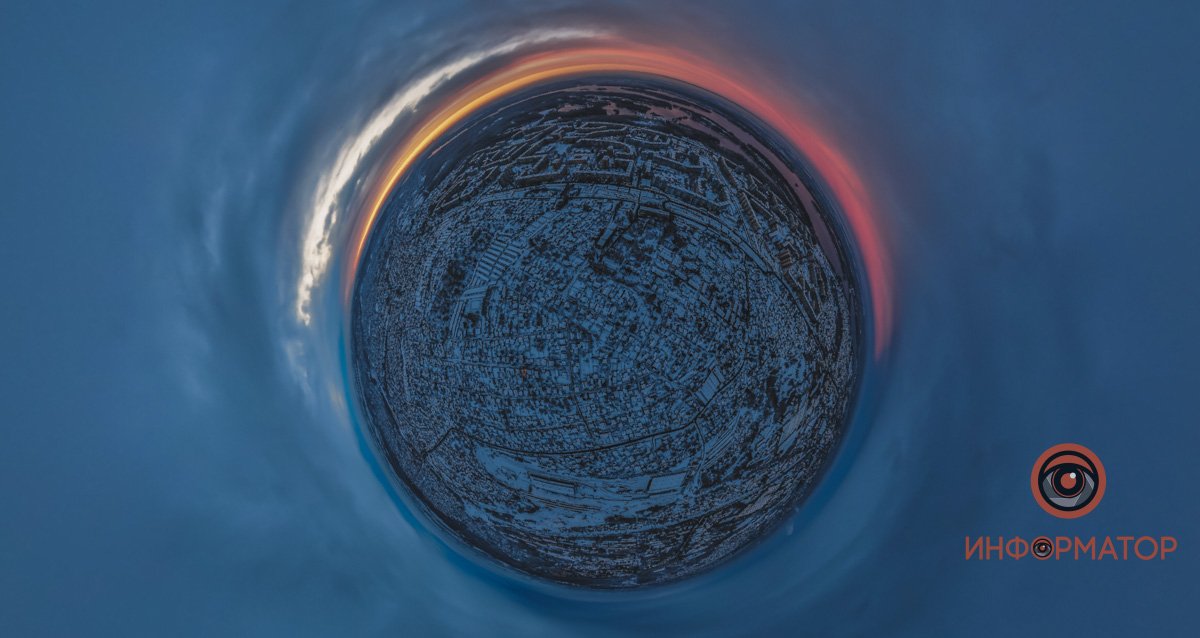 Посмотри на закат. Красотища. Тот, наверху, живописец что надо Посмотри на закат. Красотища. Тот, наверху, живописец что надо