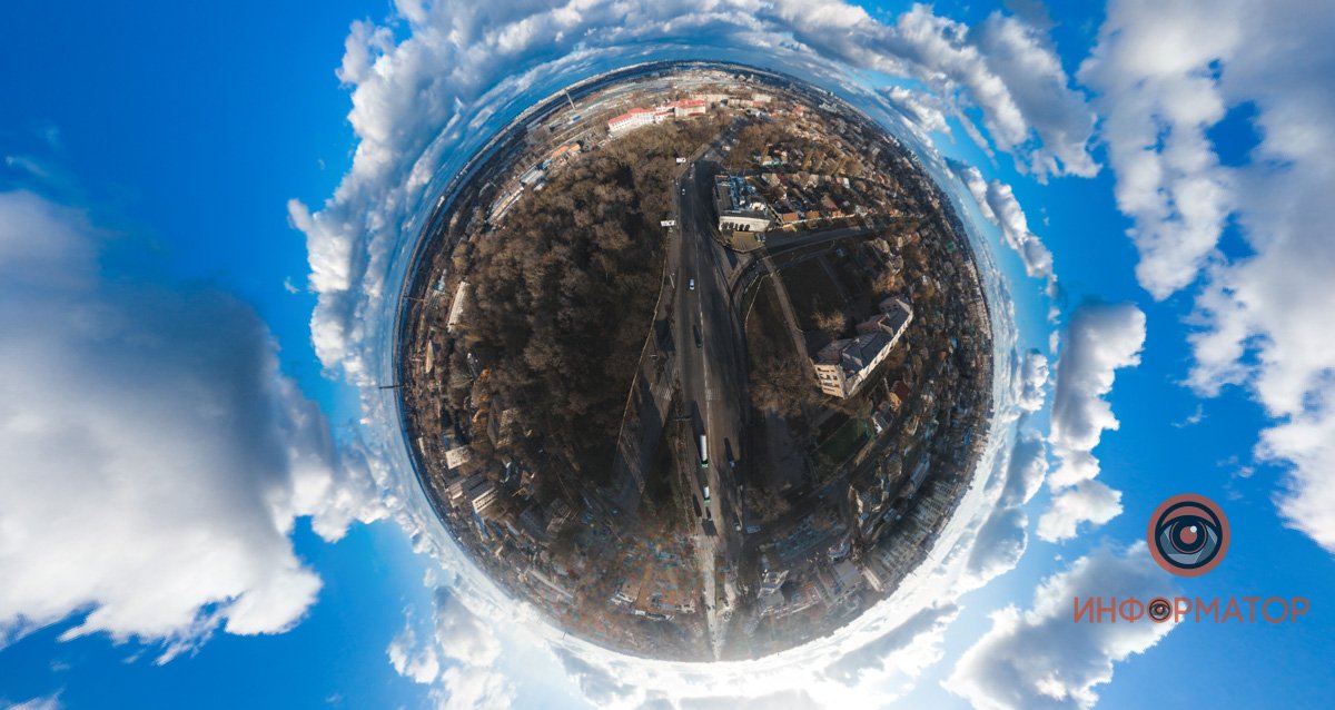 Можно вращаться вместе с ней, а можно зацепиться за что-то и протестовать, но тогда тебя свалит с ног Можно вращаться вместе с ней, а можно зацепиться за что-то и протестовать, но тогда тебя свалит с ног