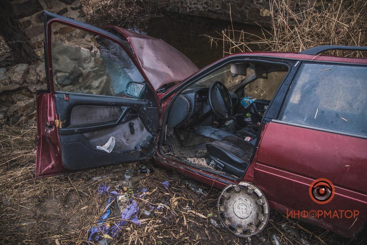 Мужчина остался жив, но сильно ударился головой и грудью Мужчина остался жив, но сильно ударился головой и грудью