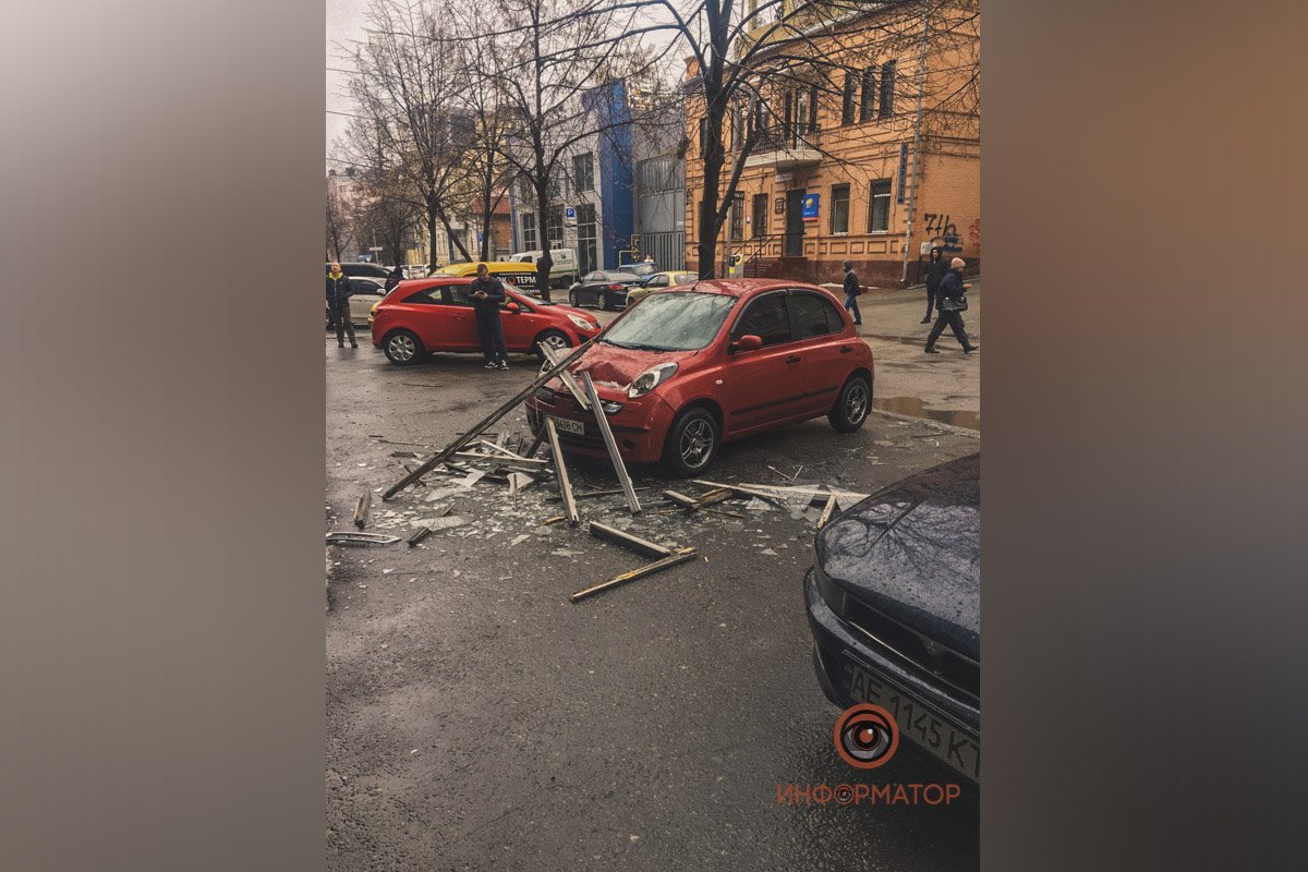 Будут ли хозяева квартиры компенсировать ущерб владельцу автомобиля - неизвестно Будут ли хозяева квартиры компенсировать ущерб владельцу автомобиля - неизвестно