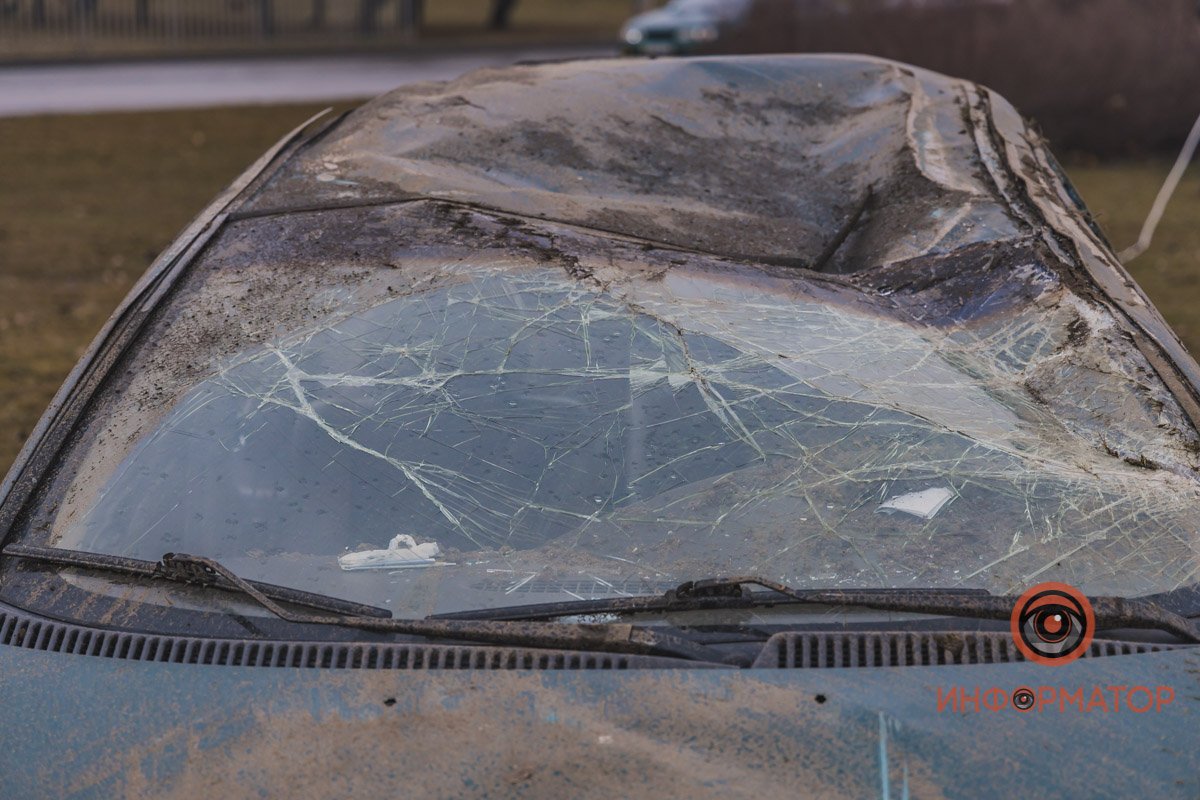 В районе Ледовой арены заднюю часть автомобиля начало бросать из стороны в сторону В районе Ледовой арены заднюю часть автомобиля начало бросать из стороны в сторону