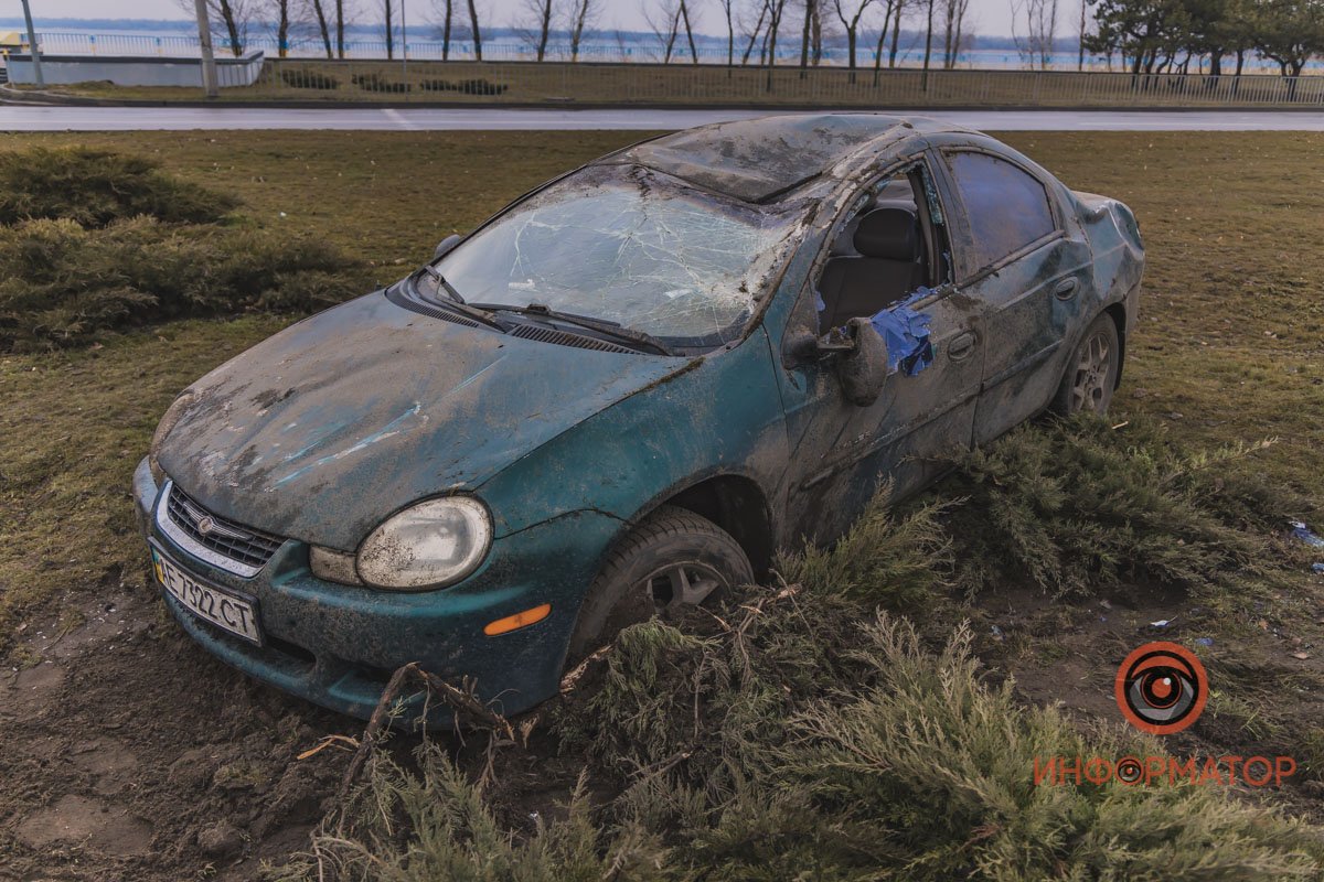 В салоне автомобиля было три человека — мужчина, женщина и 7-летняя девочка В салоне автомобиля было три человека — мужчина, женщина и 7-летняя девочка