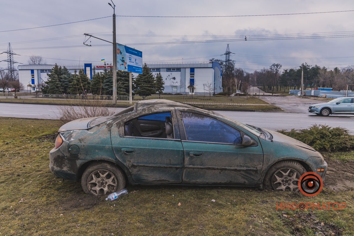 Сейчас на месте работаю сотрудники патрульной полиции и следователь по ДТП Сейчас на месте работаю сотрудники патрульной полиции и следователь по ДТП