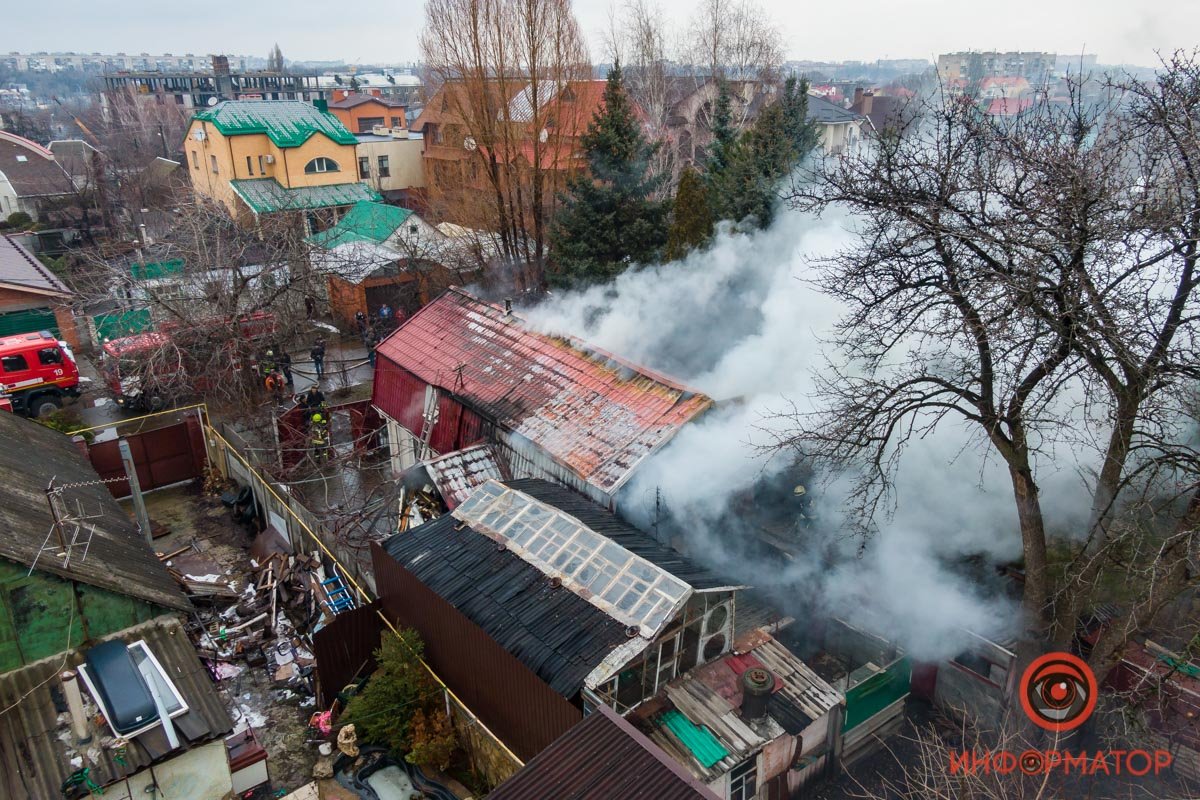 Как сообщают правоохранители, возгорание началось в летней кухне