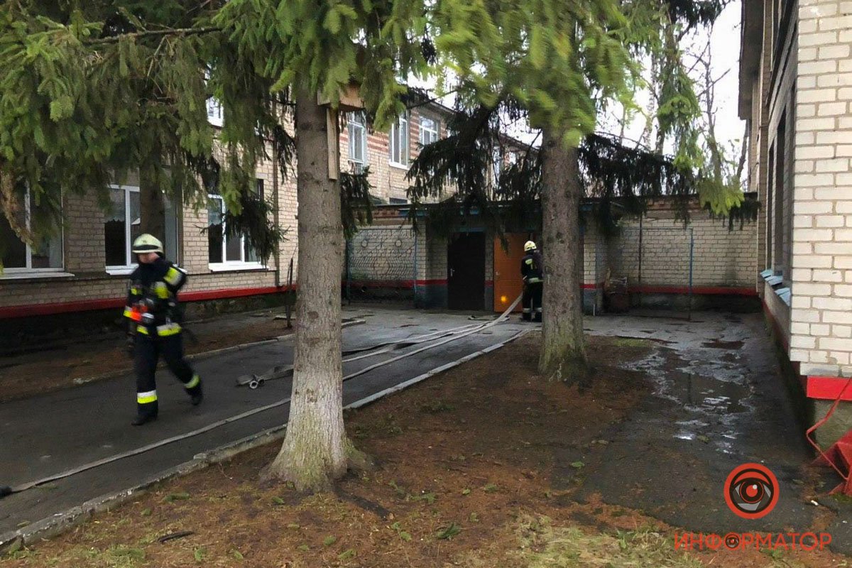 В Днепре в детском саду загорелась проводка: воспитатели вывели детей на улицу 4