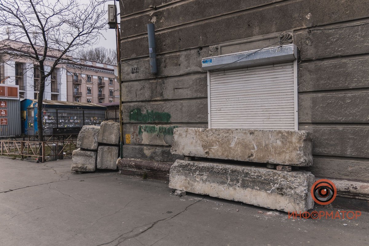 Есть все основания предполагать, что здесь наливали алкоголь из-под полы