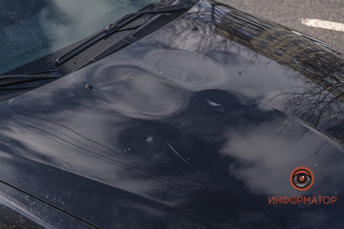 На капоте есть незначительные вмятины
