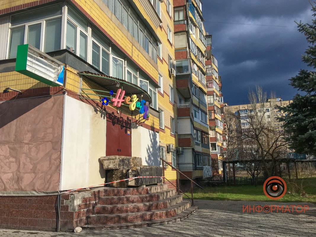 Кажется, будто это обычный подъезд Кажется, будто это обычный подъезд