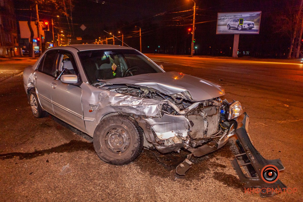 Автомобиль Mazda двигался со стороны Звездного бульвара на зеленый свет Автомобиль Mazda двигался со стороны Звездного бульвара на зеленый свет