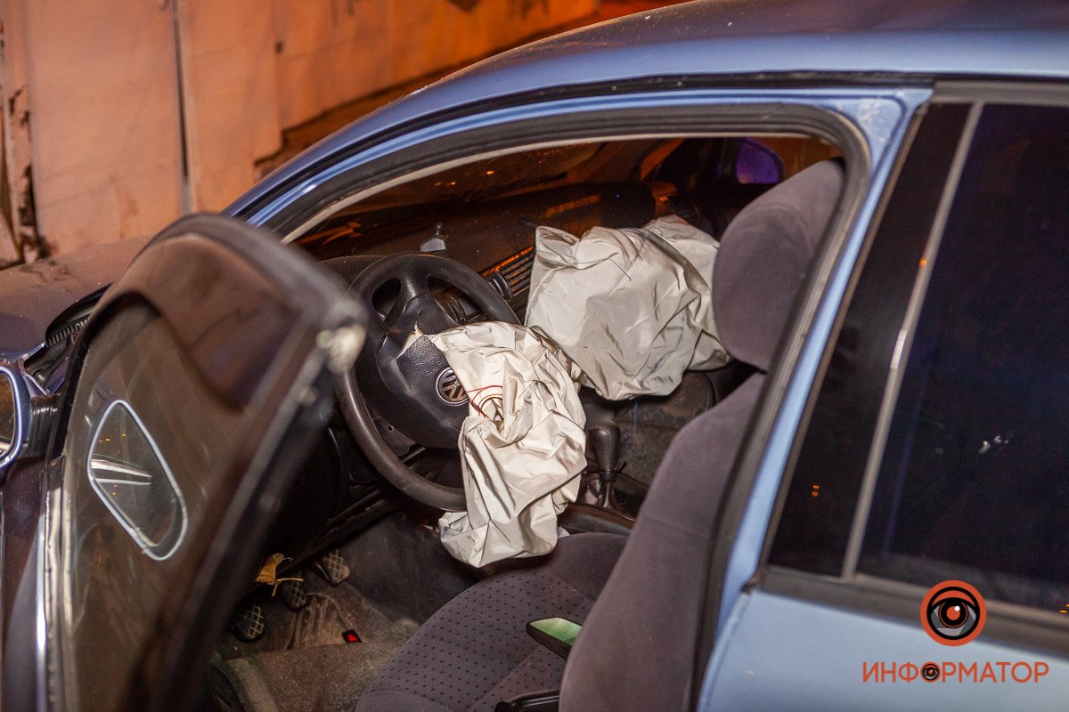 В машине сработали подушки безопасности В машине сработали подушки безопасности