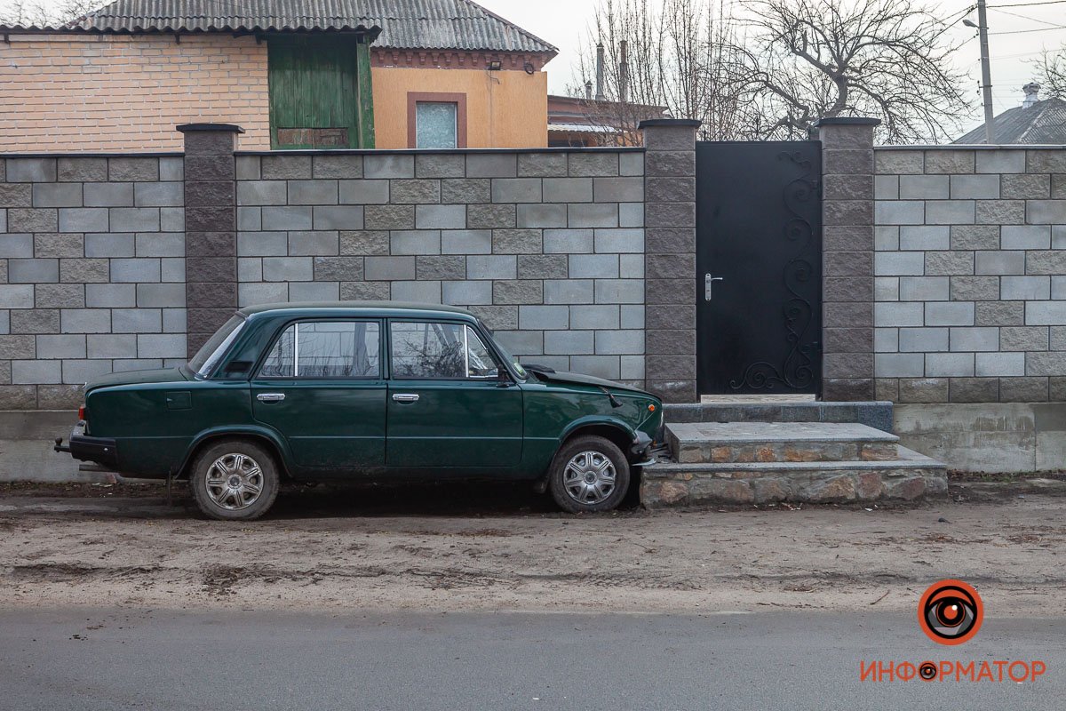 ВАЗ врезался в забор ВАЗ врезался в забор