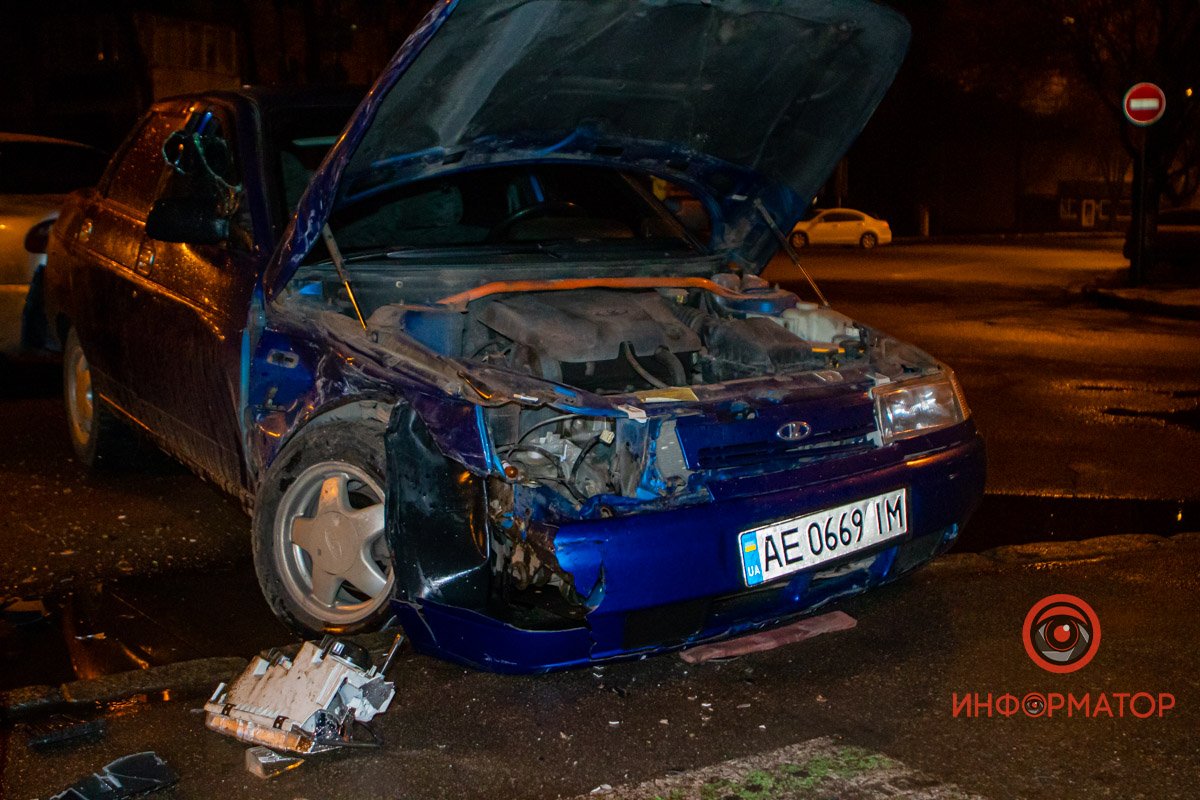 Lada двигала по главной Lada двигала по главной