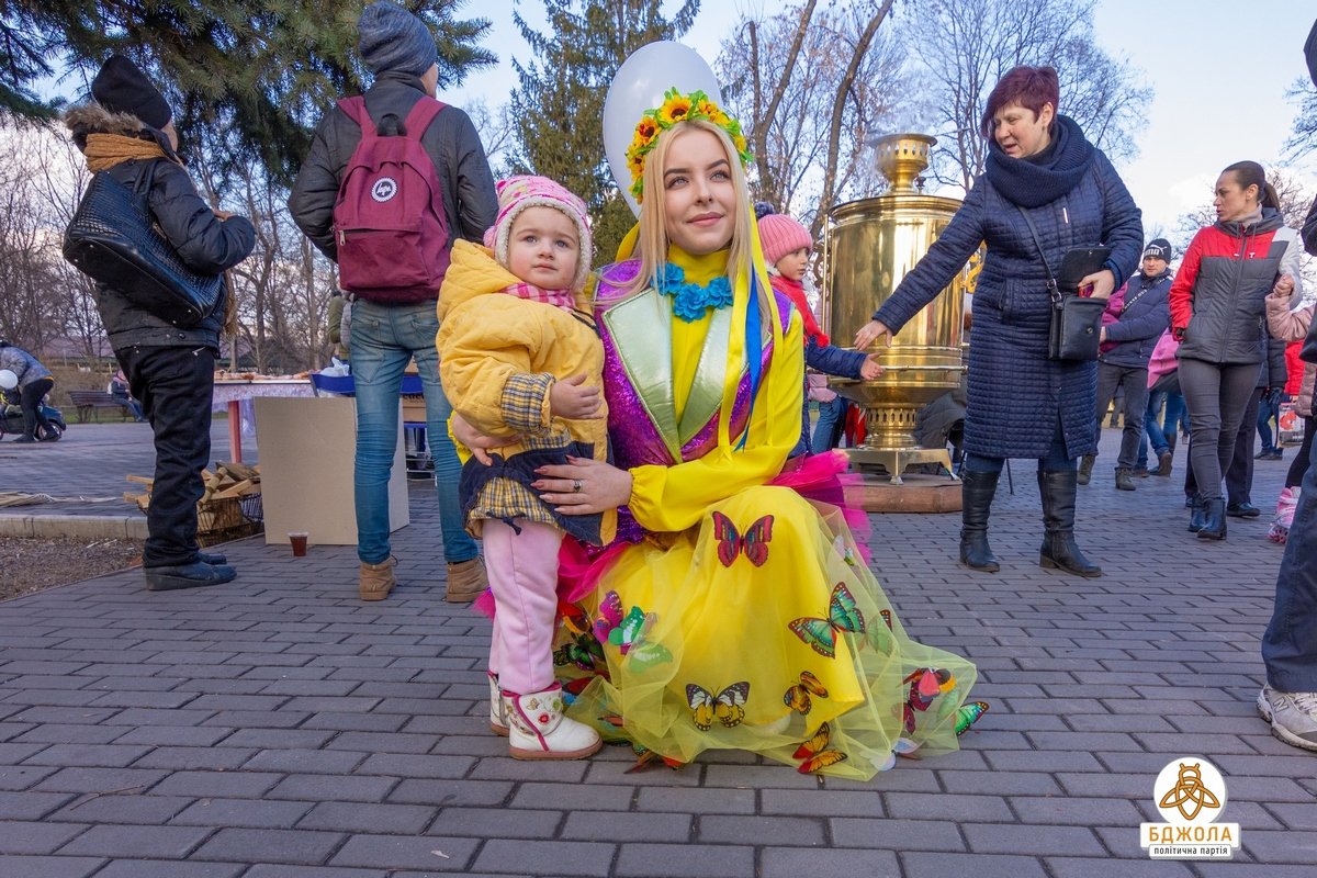 Каменчане отмечали праздник Масленицы с партией «Бджола» 2