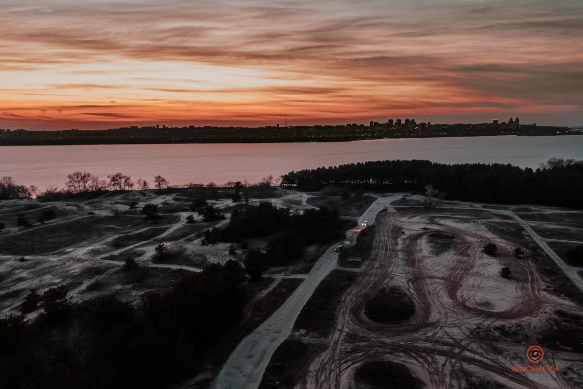Прежде всего, мне стоит самому. Счастливым быть, а не казаться им.
