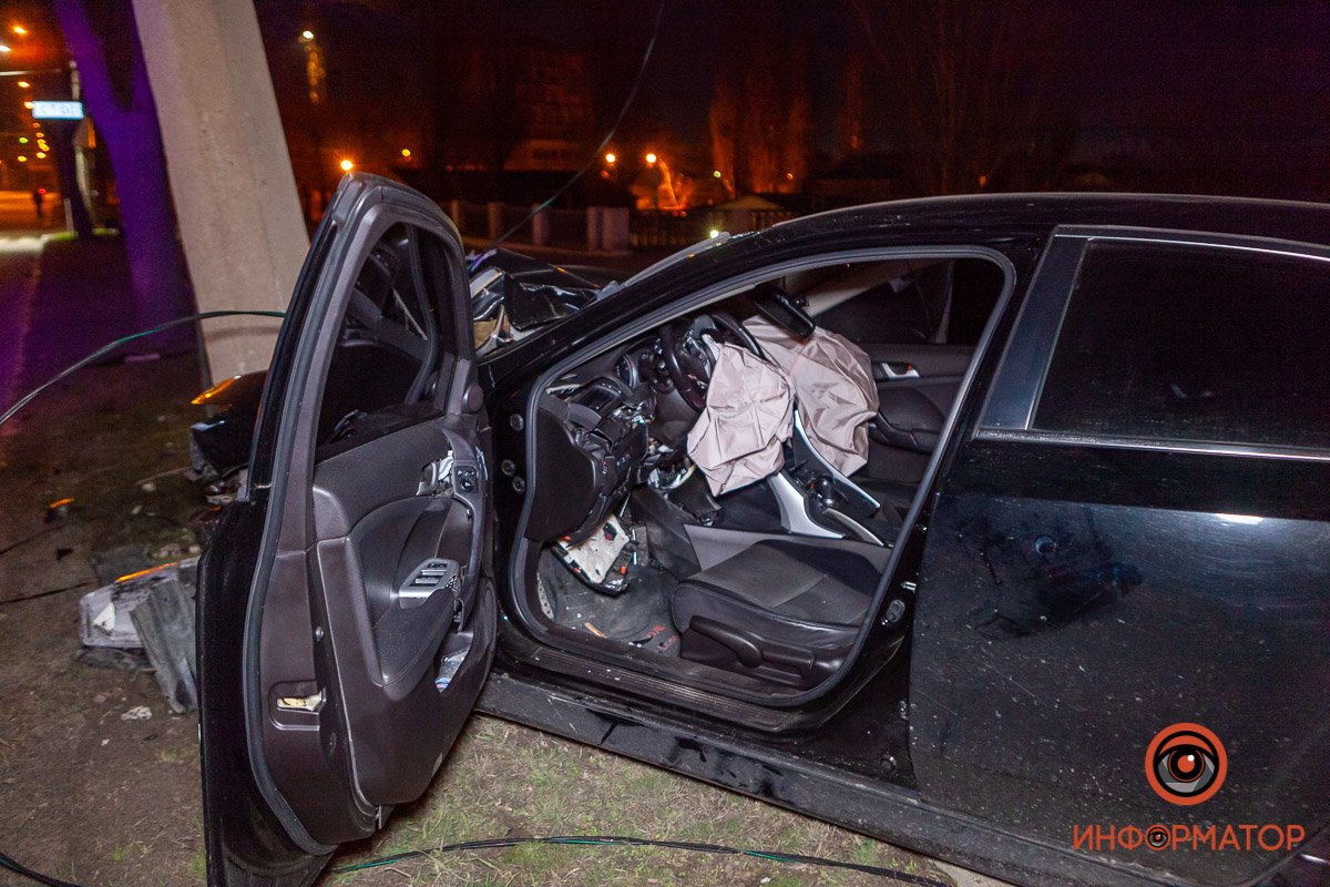 В машине сработали подушки безопасности В машине сработали подушки безопасности