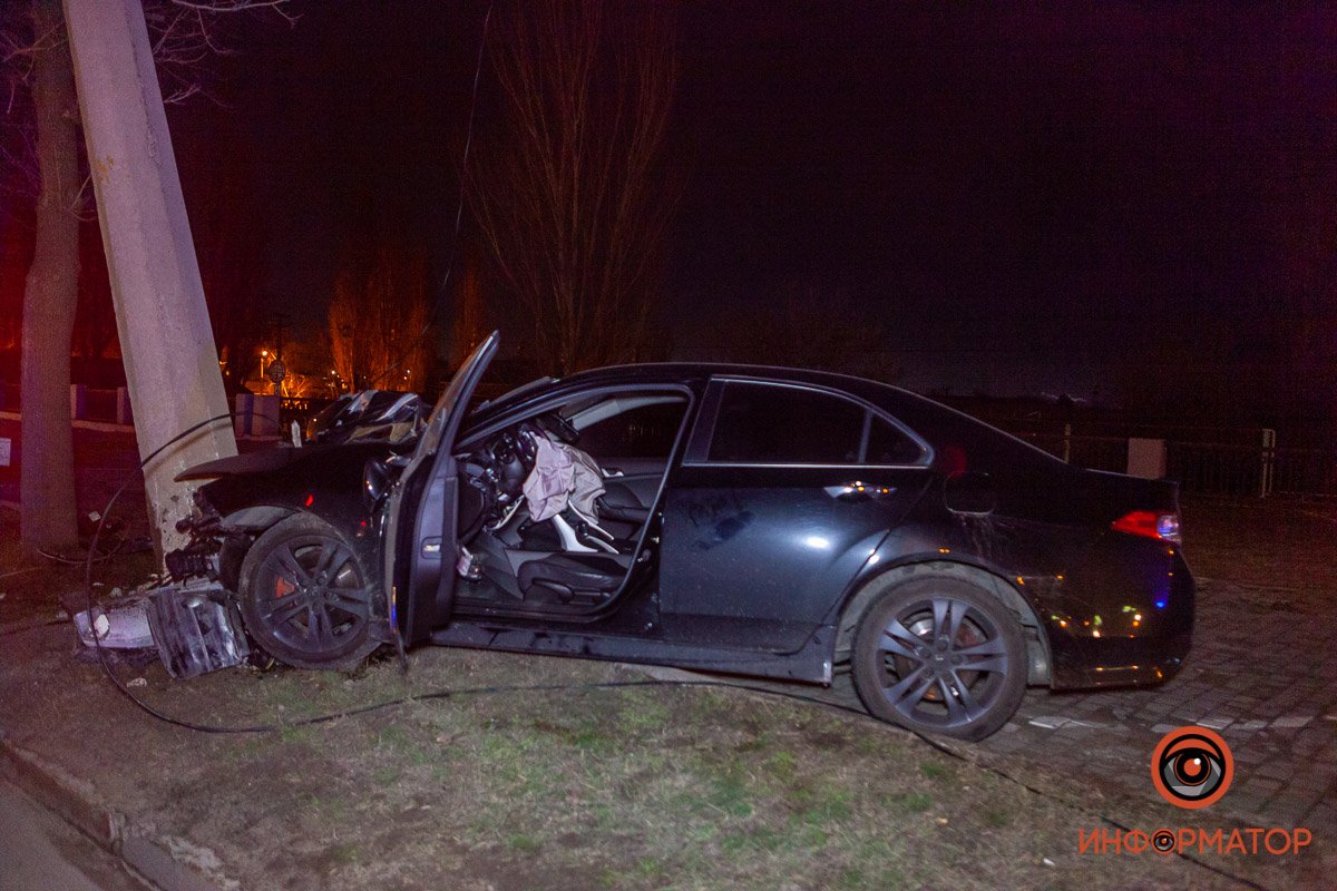 Скорость автомобиля превышала 140 километров в час Скорость автомобиля превышала 140 километров в час