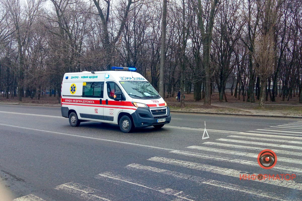 Медики оказали первую помощь пострадавшим Медики оказали первую помощь пострадавшим