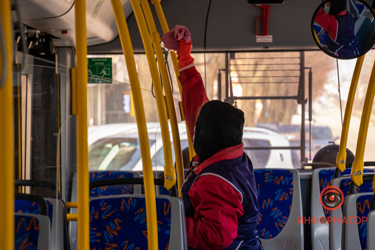 Обработку проводят около трех раз в день