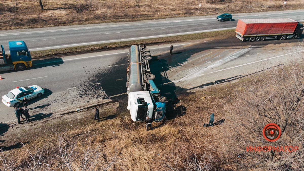 У автомобиля лопнуло колесо