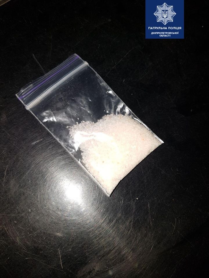 Полицейские обнаружили запрещенные вещества Полицейские обнаружили запрещенные вещества