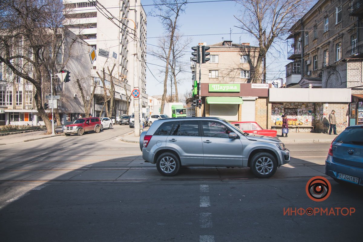 Suzuki поворачивал с улицы Жуковского Suzuki поворачивал с улицы Жуковского
