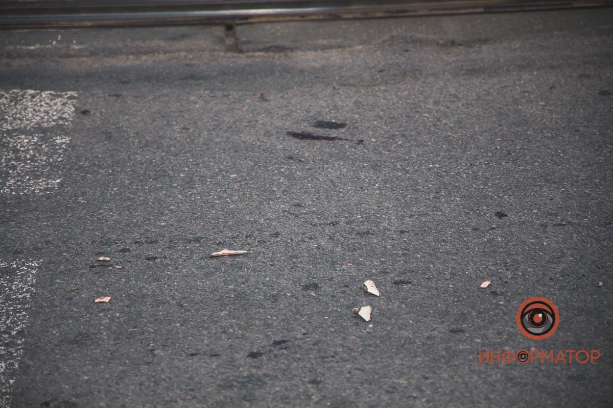 Женщина переходила дорогу Женщина переходила дорогу