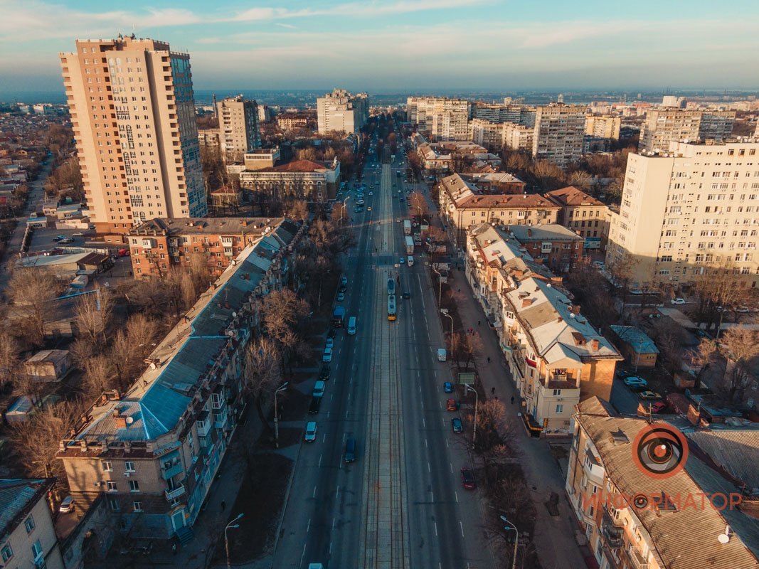 Лучами касаясь крыш