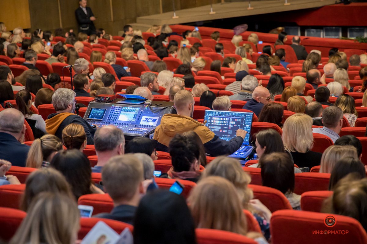 У звукорежиссеров ответственная работа, если на сцене такие профессионалы У звукорежиссеров ответственная работа, если на сцене такие профессионалы