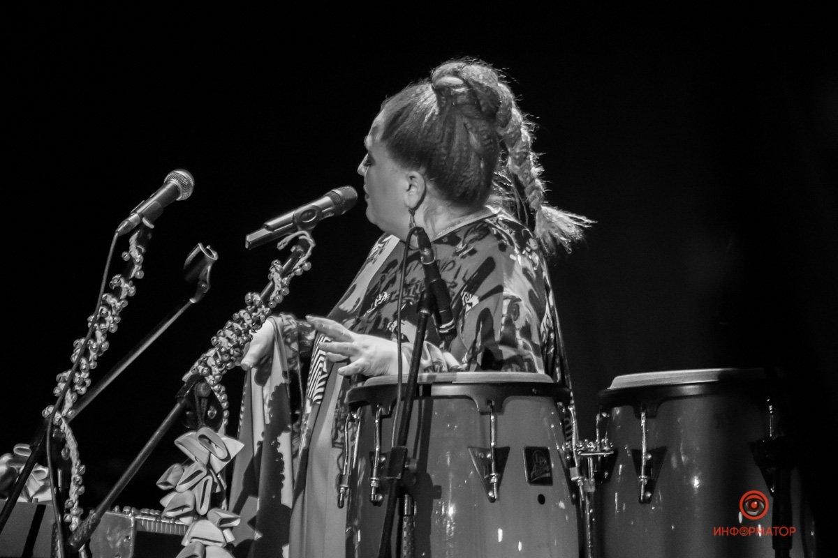 Сыграла на джембе Сыграла на джембе