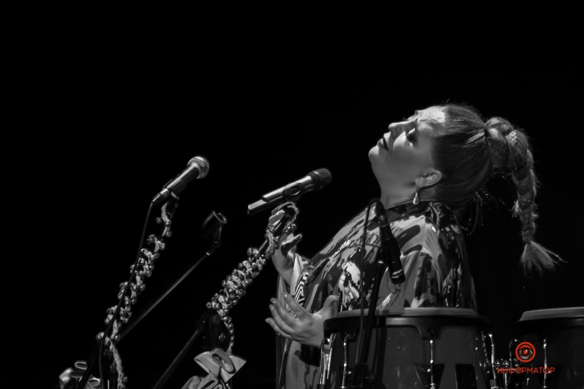 Приятно, когда исполнители на столько отдаются слушателям Приятно, когда исполнители на столько отдаются слушателям