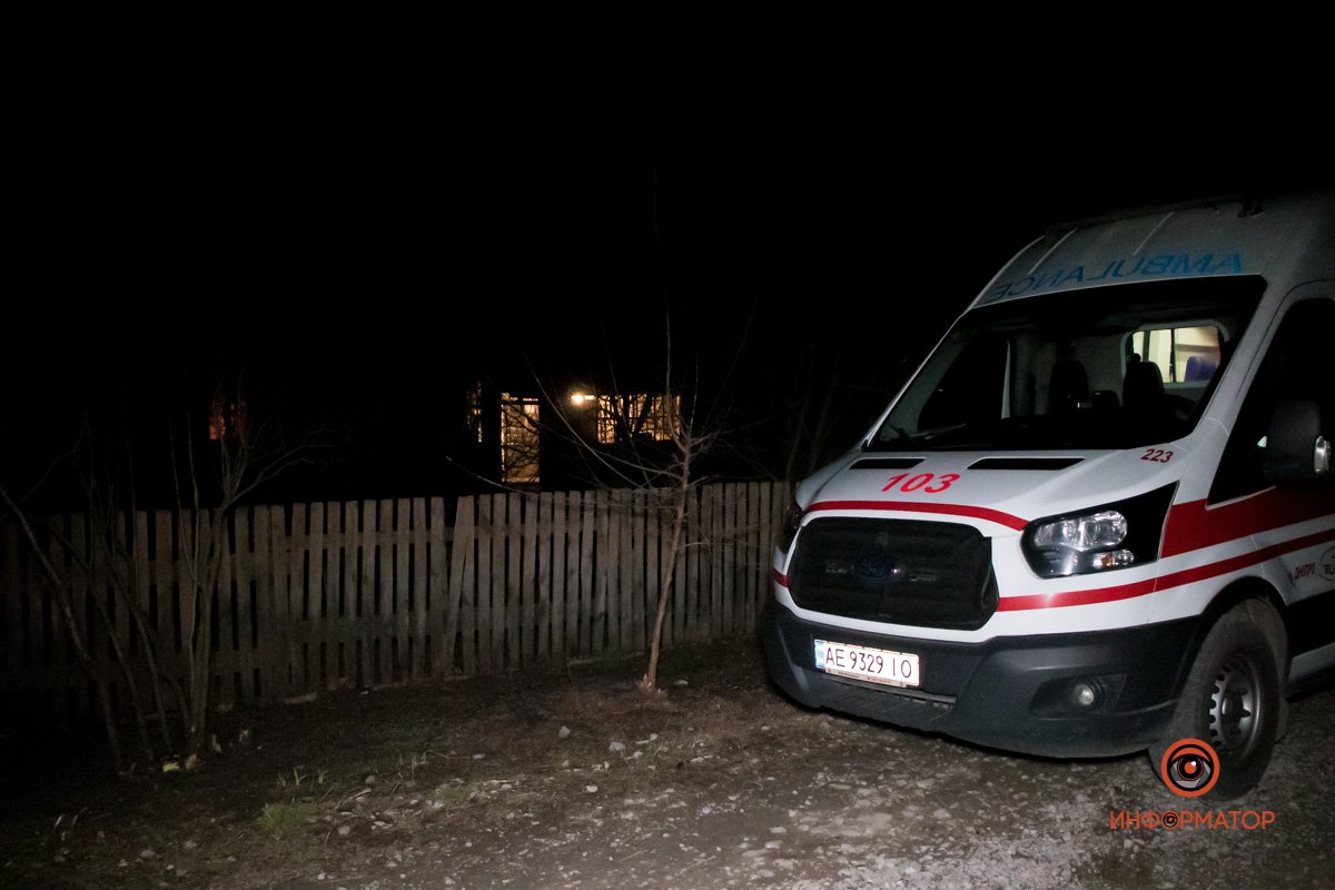 Один мужчина умер, второго госпитализировали