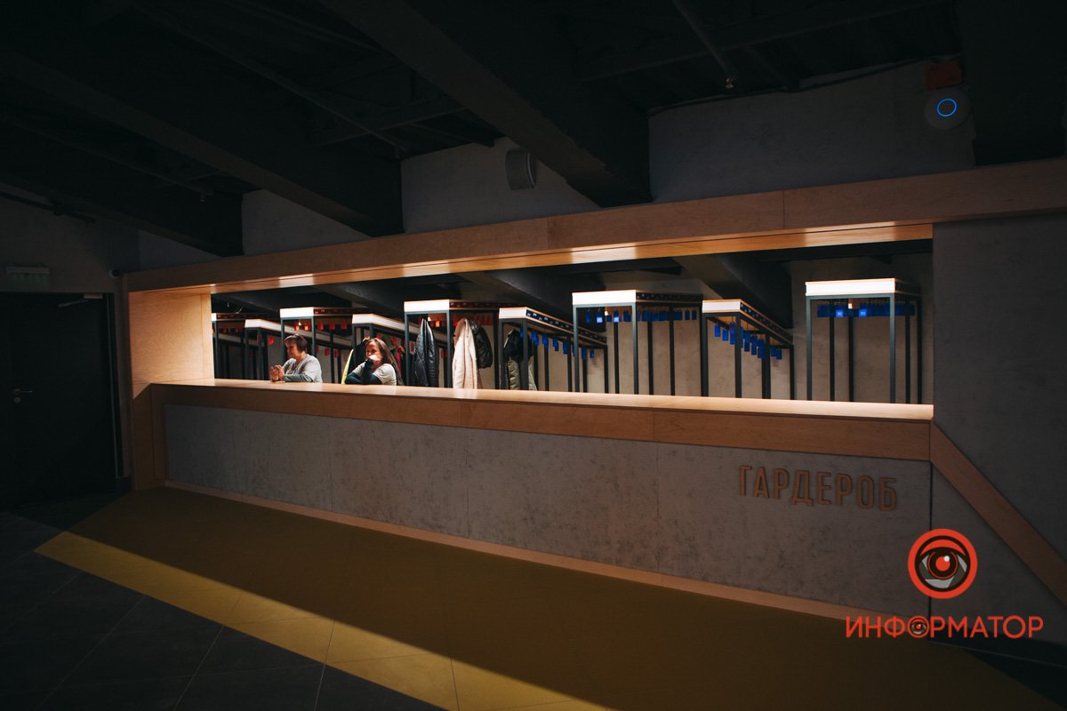 В кинотеатре есть гардероб В кинотеатре есть гардероб