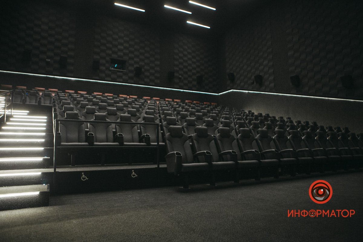 Огромный зал Огромный зал