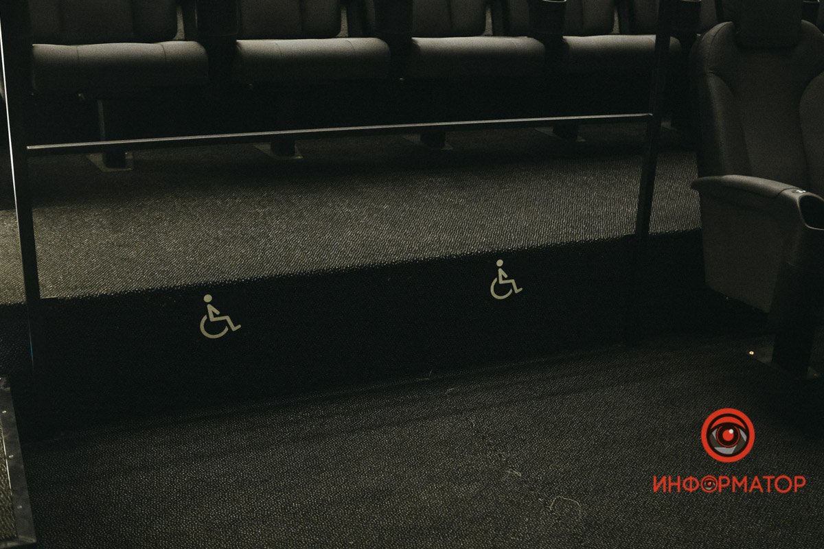 Места для людей с инвалидностью Места для людей с инвалидностью