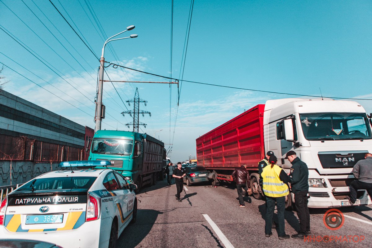 Авария произошла на Набережной Заводской