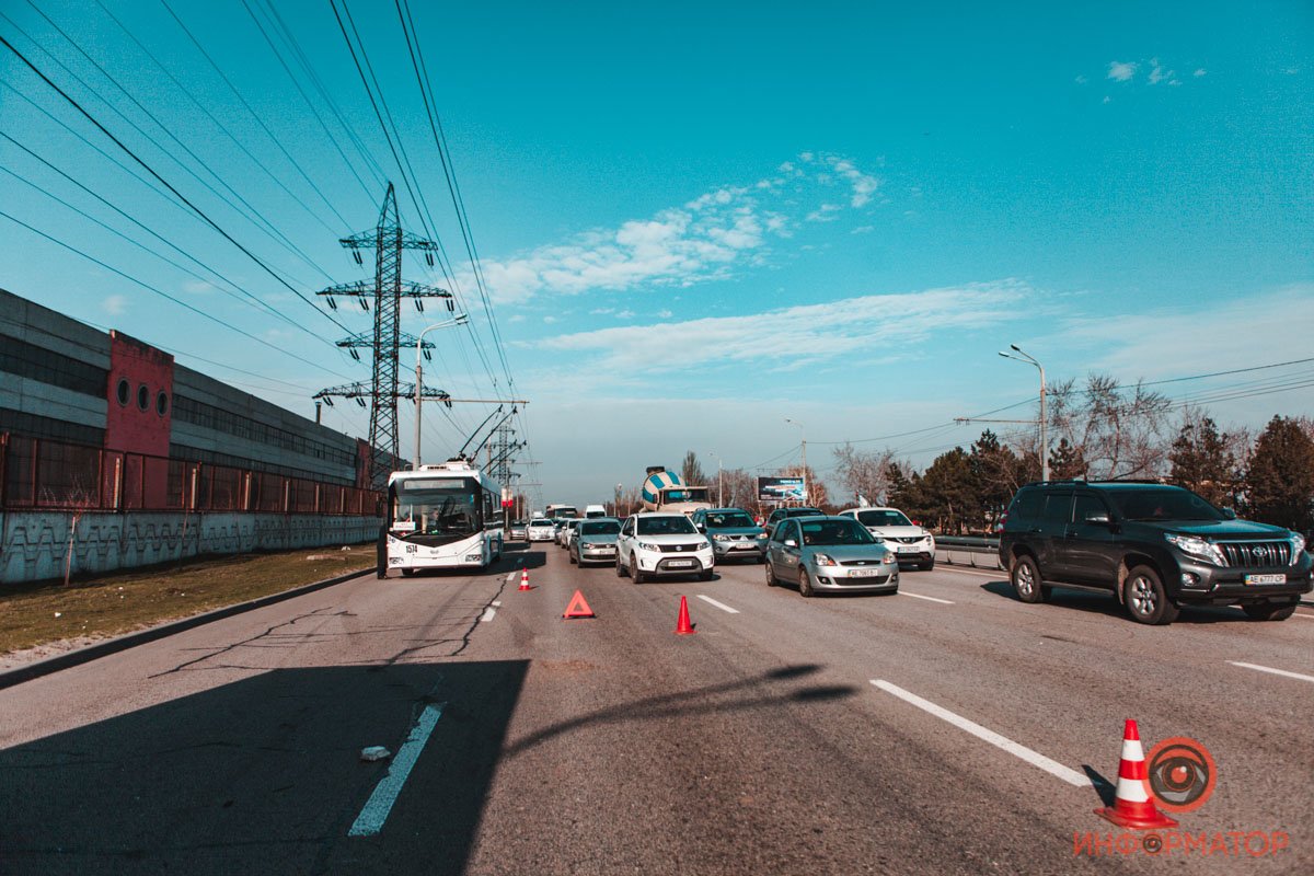 Авария стала причиной огромной пробки