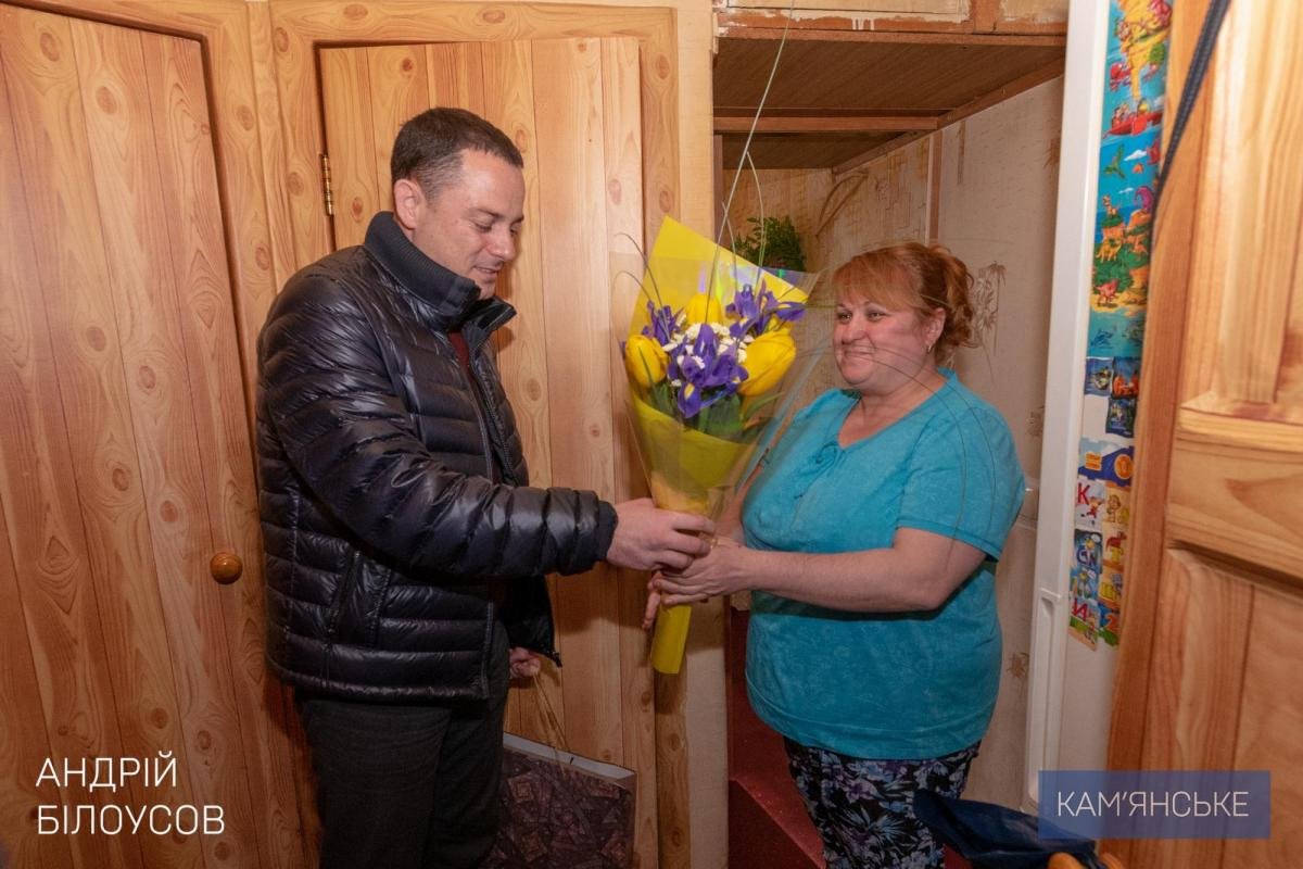 Мэр Каменского поздравил мам, воспитывающих детей с инвалидностью 3