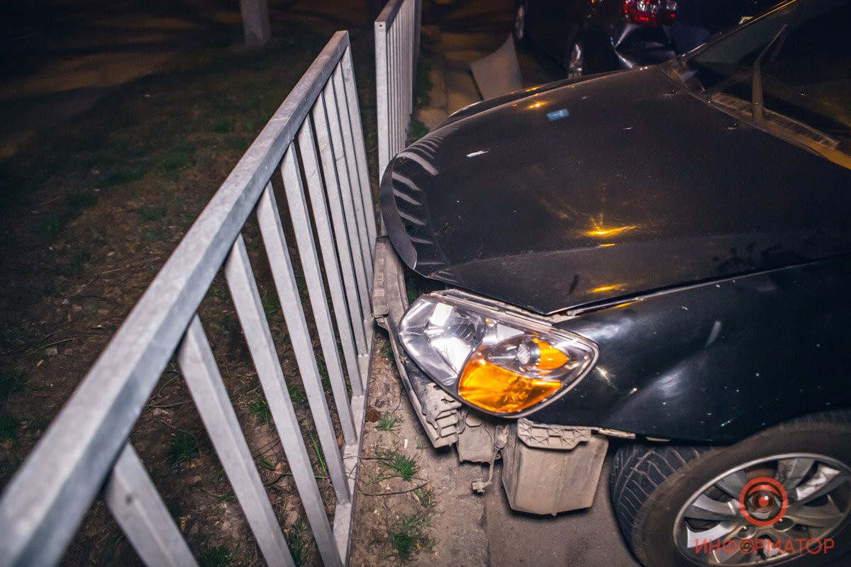 От удара Kia развернуло вынесло на крайнюю левую полосу