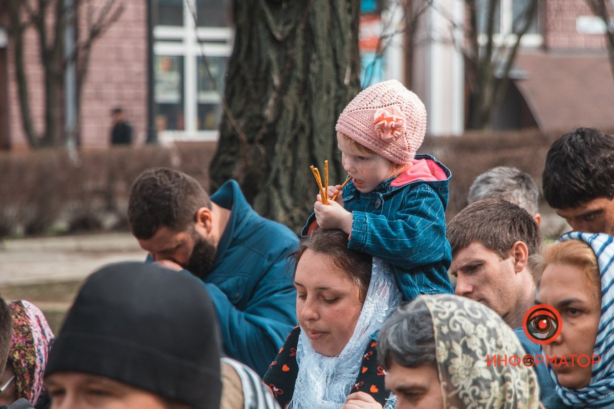 Ну хоть палочки дали