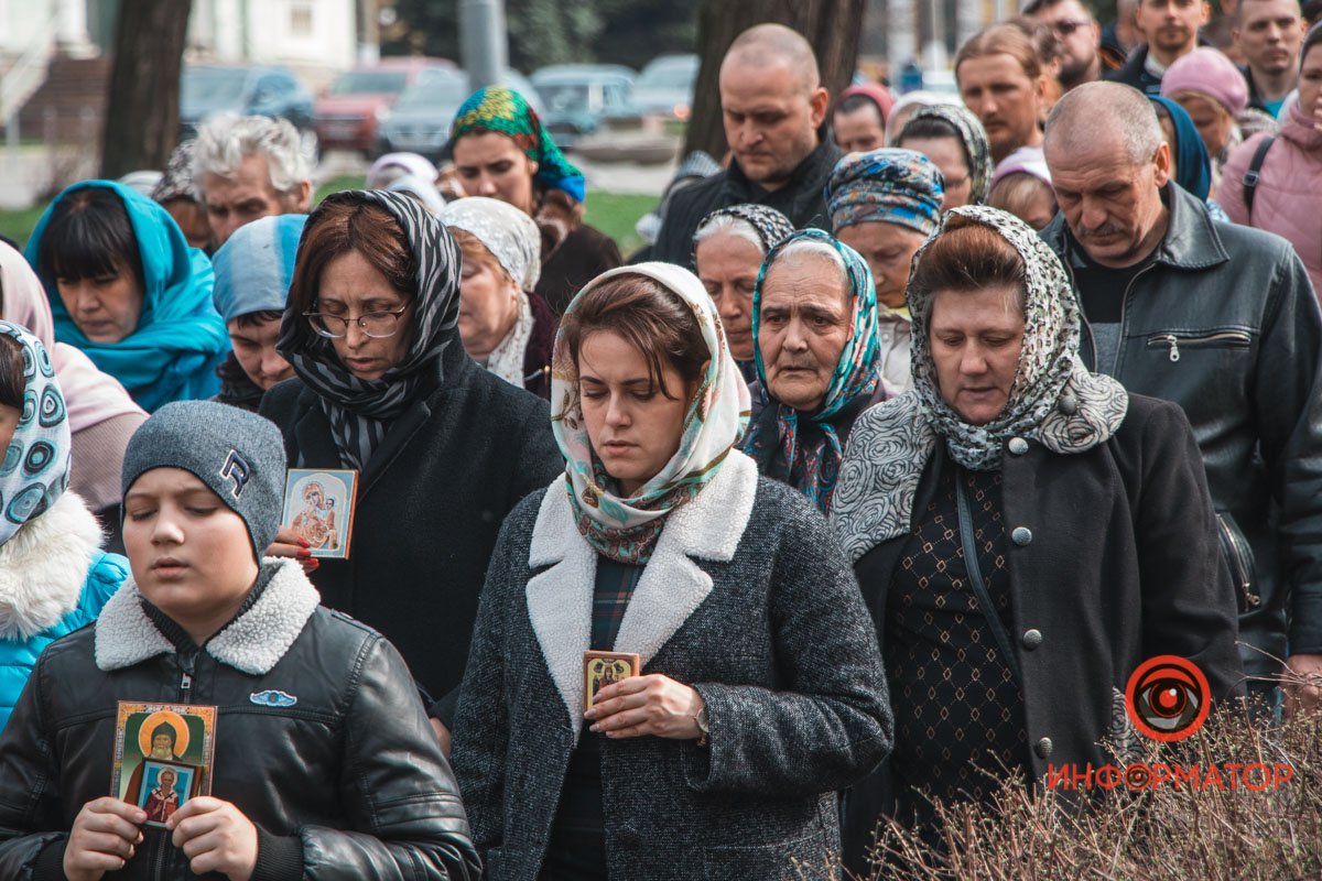 Один из шествующих рассказал, что на таких мероприятиях не улыбаются