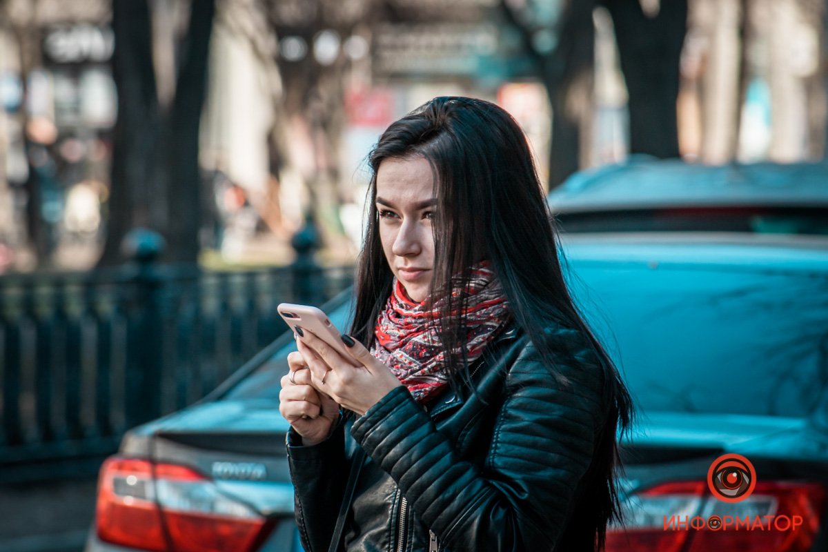 Ты куда эти цветы понес?