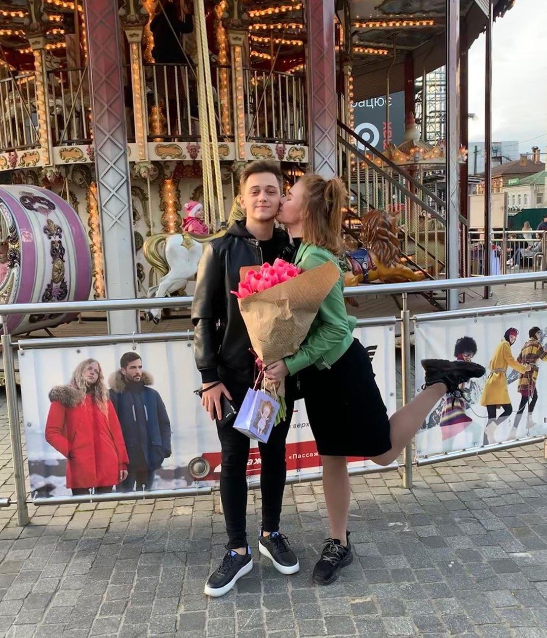 Знай, это любовь, с ней рядом Амур... Знай, это любовь, с ней рядом Амур...