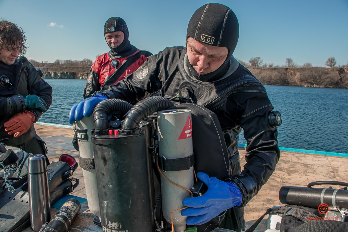 Можно проводить тренировке в бассейне или на карьере