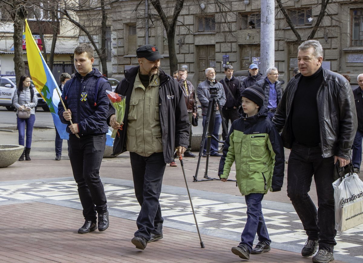 Все присутствующие почтили минутой молчания тех, кто отстаивал независимость нашего государства в разное время Все присутствующие почтили минутой молчания тех, кто отстаивал независимость нашего государства в разное время