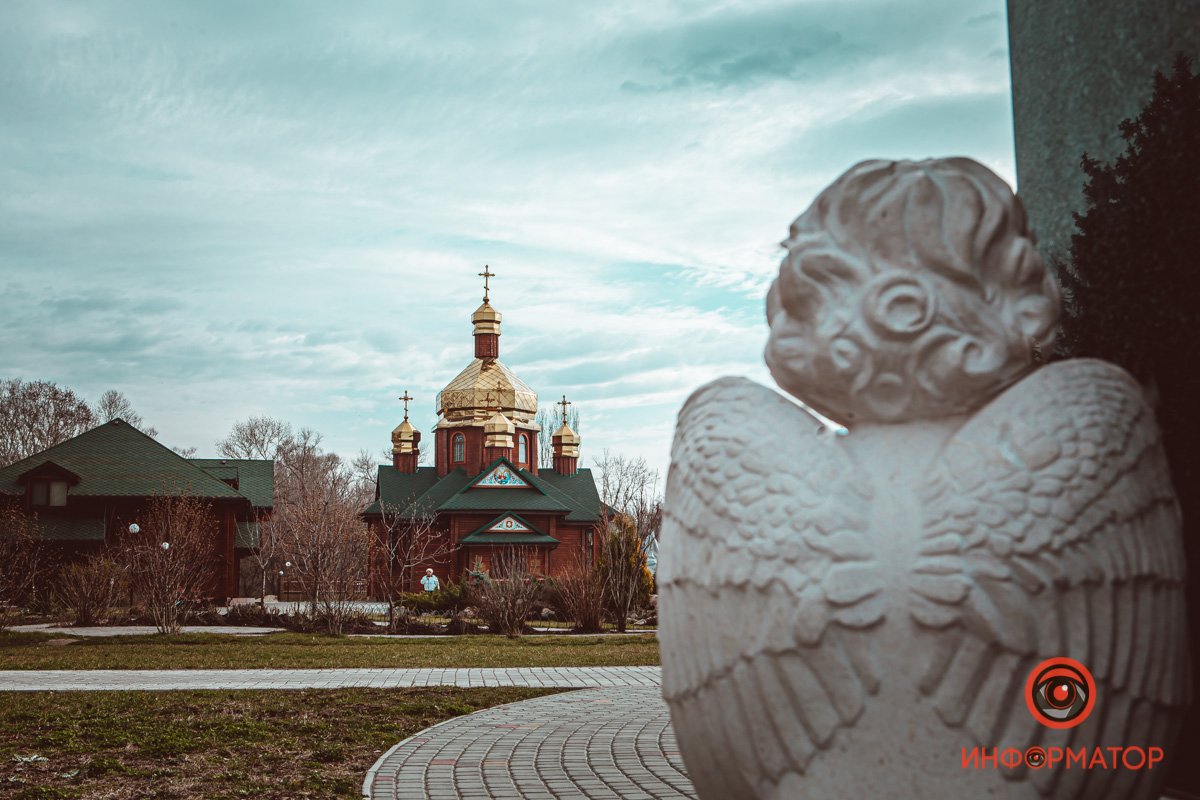 Выглядывает Выглядывает