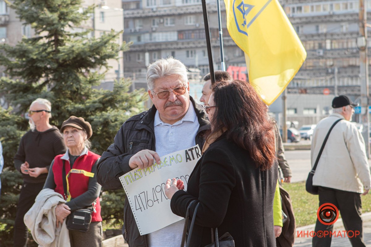 В Днепре сотни людей вышли на вече против капитуляции 1